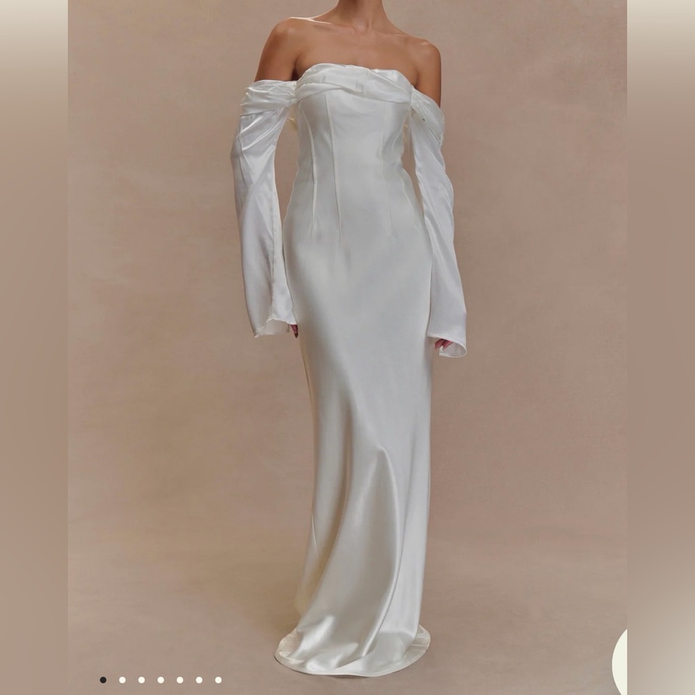 Meshki Off-Shoulder White Long Sleeve Dress